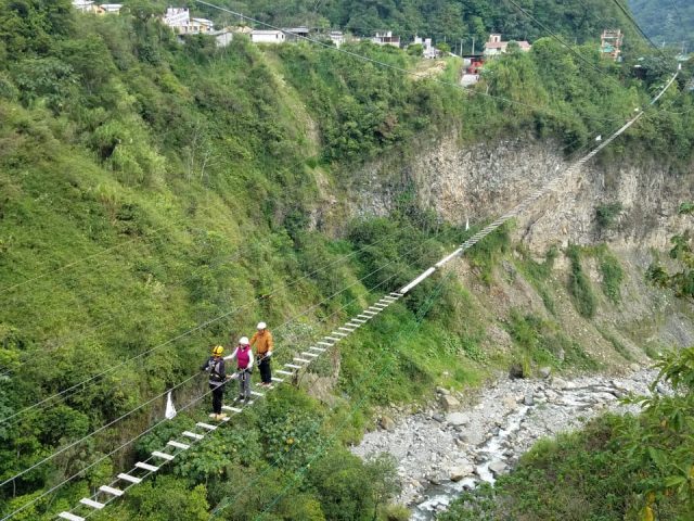 Banos Adventure bridge crossing Baños Ecuador, Banos tours, Adventure tours, Cable car, tarabita, zipline, ecuador tour operator, ecuador tours, best ecuador tours, ecuador travel agency, EcuaTouring