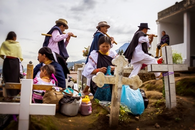 https://www.ecuatouring.com/wp-content/uploads/2022/03/Cementerio-indigena.jpg